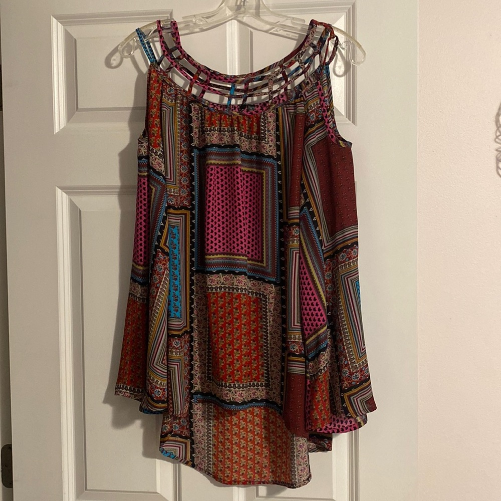Boho style multi-color blouse. Peek-a-boo shoulder. Heartsoul brand. XL.
